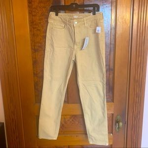 New with tags. Old Navy yellow jeans, size 6. High rise, straight leg.